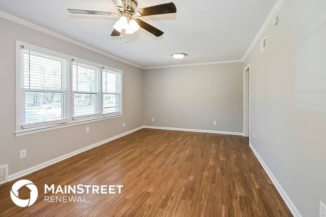 Photo - 1695 Myrna Ln