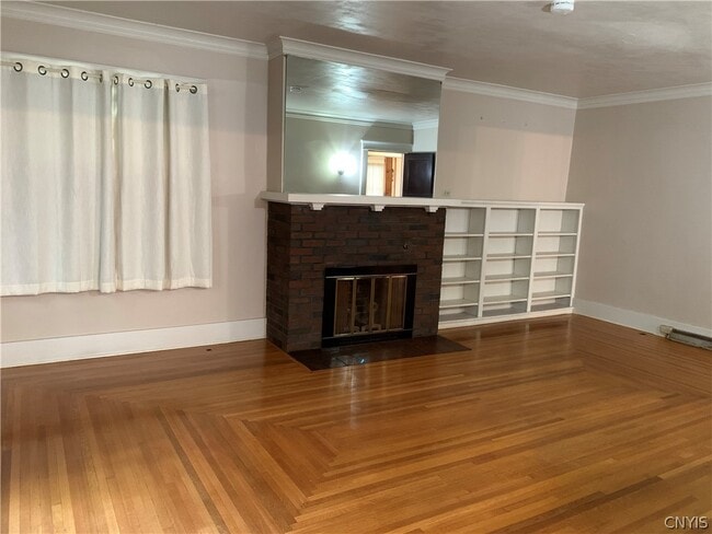 Photo - 303 S 5th St
