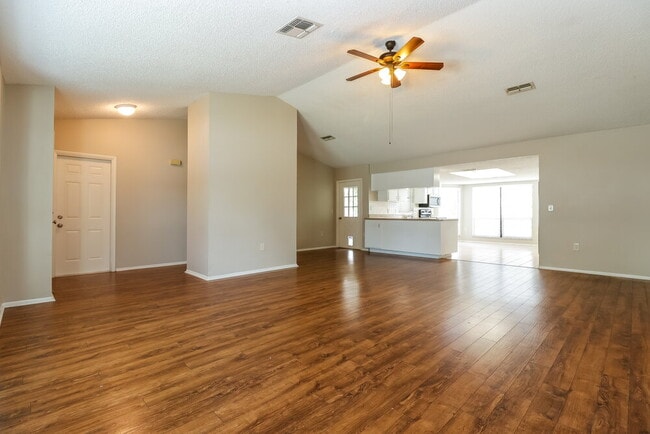 5113 Gardendale Ln