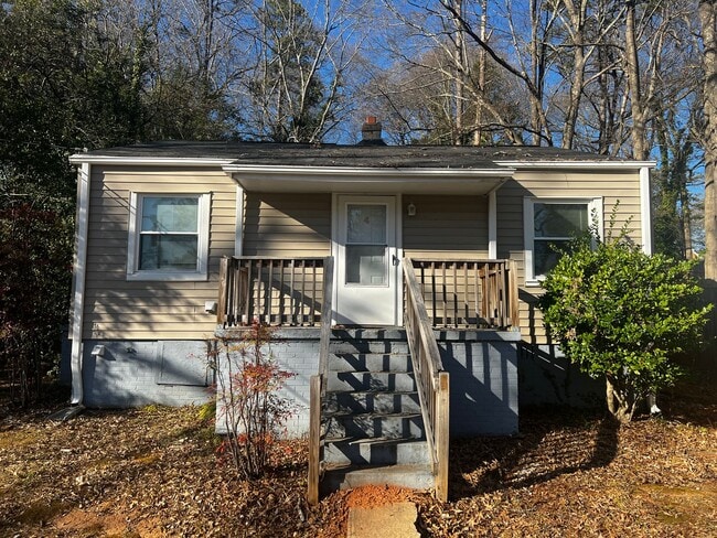 Building Photo - Charming 2 Bedroom Home Minutes from Downtown Greenville