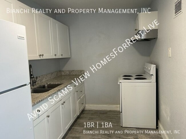 Photo - 215 10th St SW