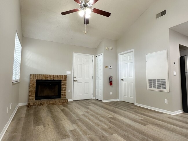 Photo - HIDDEN VILLAGE • 2 bd • 2 ba • 792 ft² HEATHROW AREA) Unidad 963 HC 203