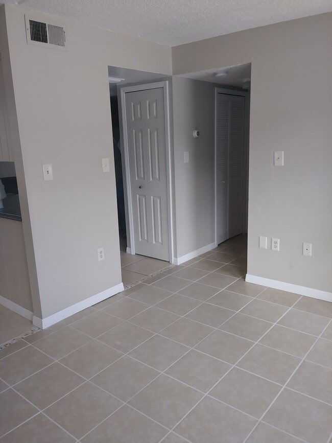 Photo - 1 Bedroom 1.5 Bath Near Downtown Eustis Unit 6