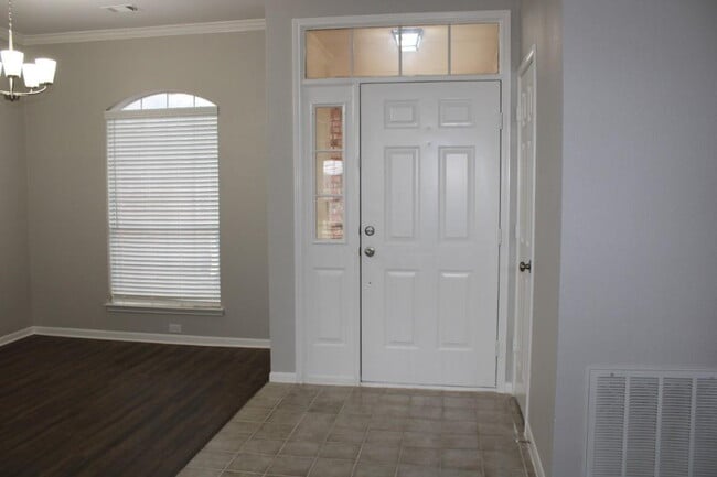 Photo - 6213 Covington Dr