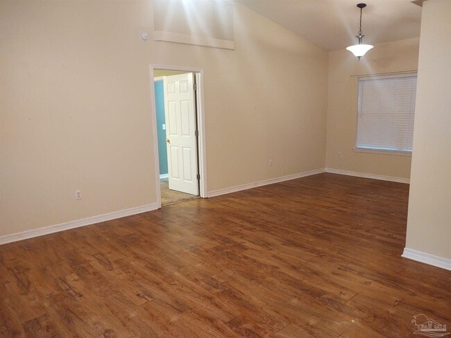 Photo - 5268 Deerfoot Ln