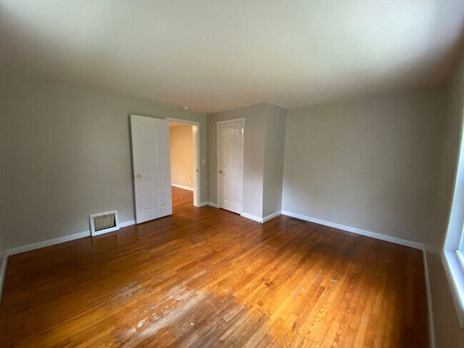 Photo - 1316-1318 Baker - Duplex located in the Ea... Unit 1318