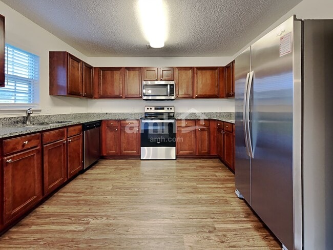 Photo - 303 Waylon Dr