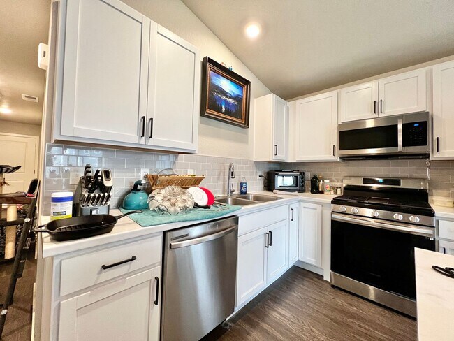 Photo - Stunning 3 Bed 2 Bath Ranch Home!