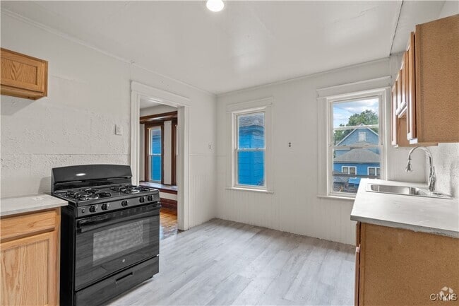 Building Photo - 148 Lilac St Rental
