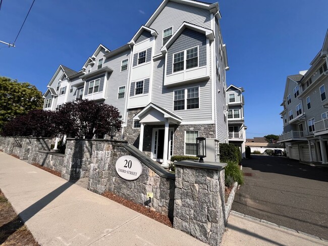 Building Photo - 20 3rd St Rental