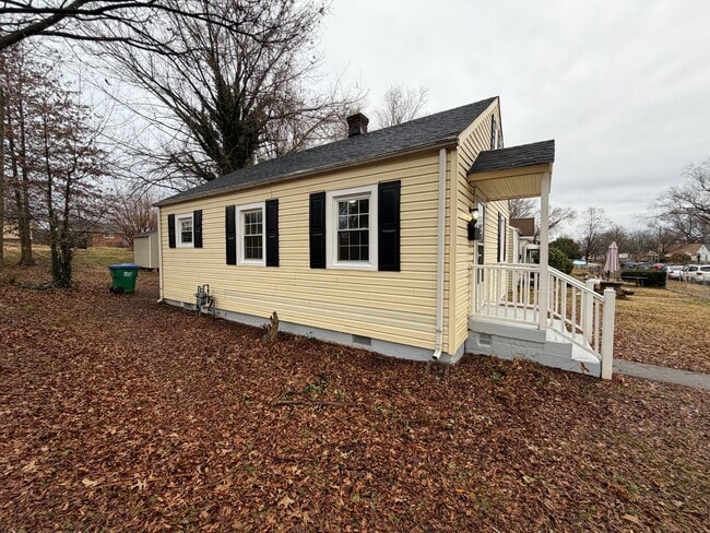 Photo - Charming 2 bedroom 1 bath cottage