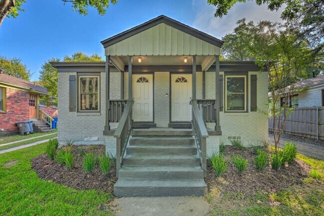 Photo - 410 N Oak Cliff Blvd House