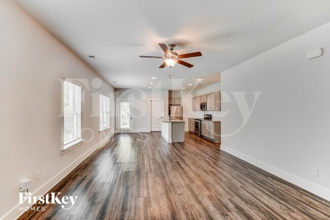 Photo - 1410 Woodridge Pl