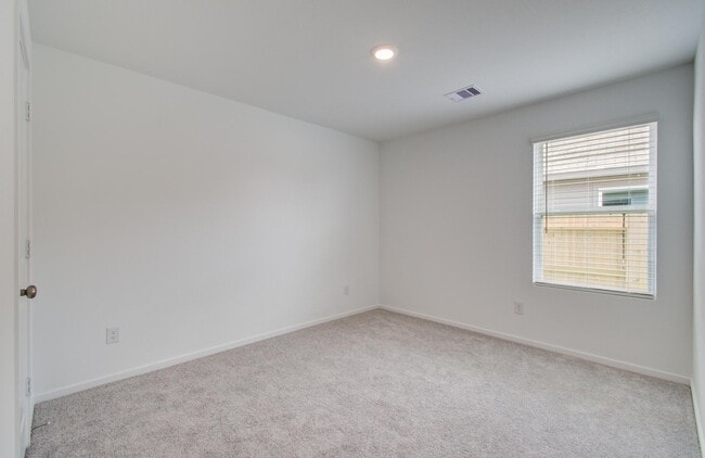 Photo - 18054 Le Gotte Ln