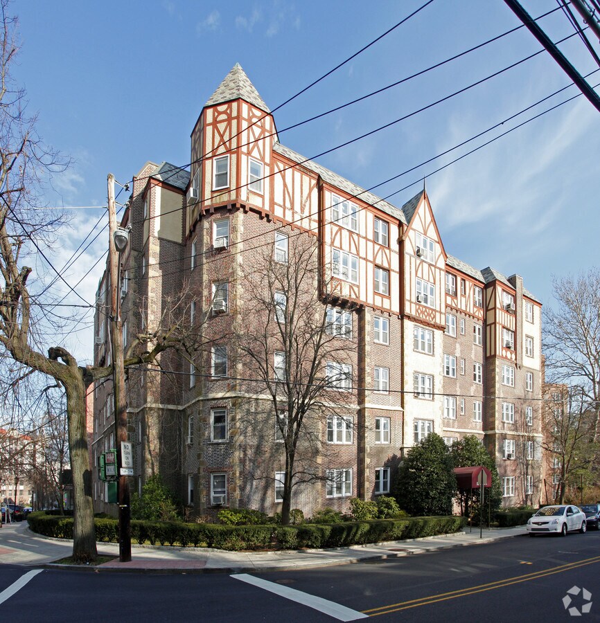 The Inverness - The Inverness Apartments
