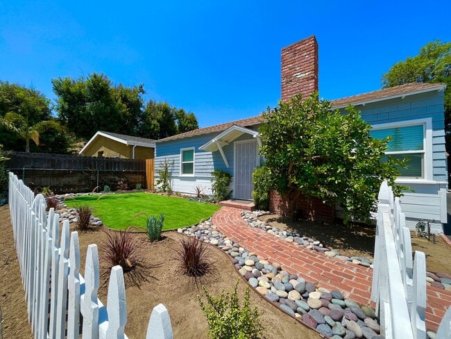 Building Photo - Completely Renovated Jem just north of Ven... Rental