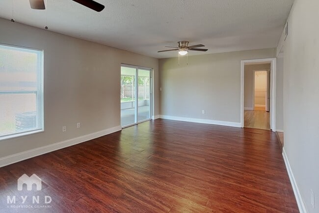 Photo - 209 Banyan Ct