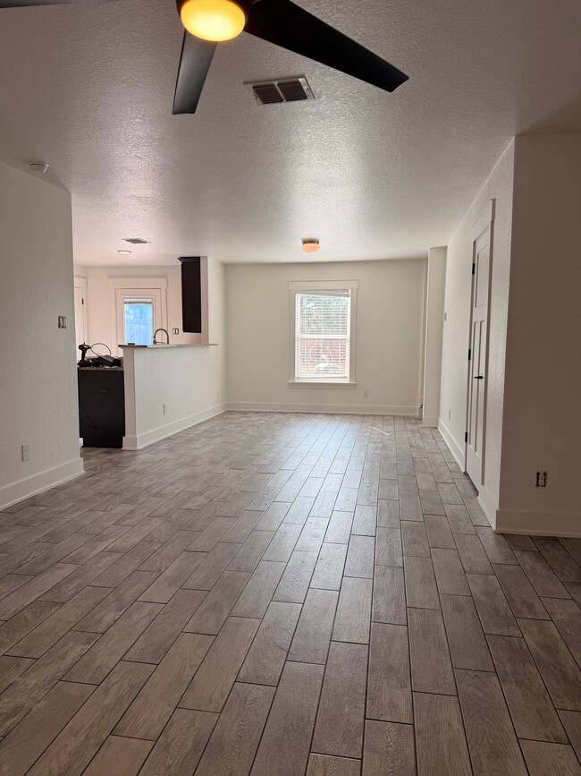 12710 Clearwater Cv