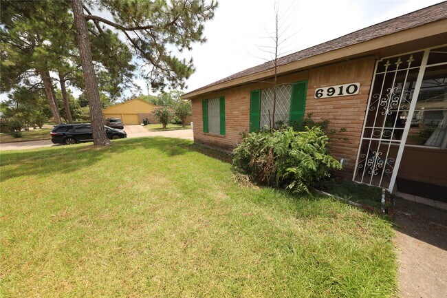 Building Photo - 6910 Pella Dr Rental