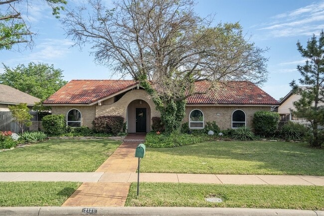 Building Photo - 2121 Sunrise Trail