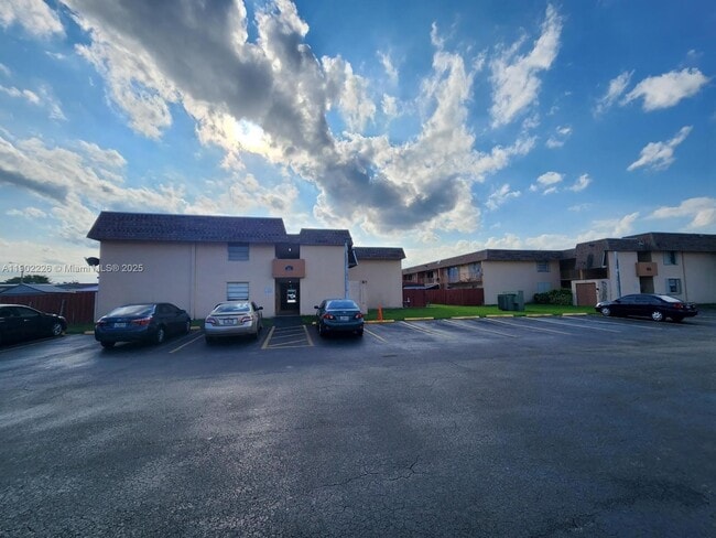 Building Photo - 870 SW 129th Pl Unit 205