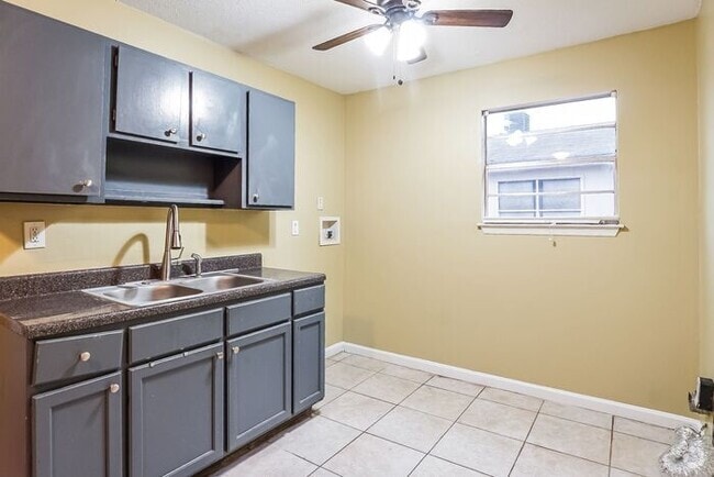 Building Photo - 1112 4th Ave W Rental
