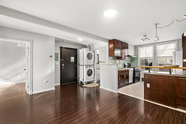 Building Photo - 46 Wayne St Unit 2