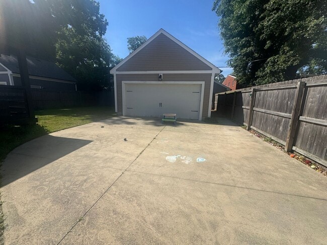 Photo - 859 W 35th St