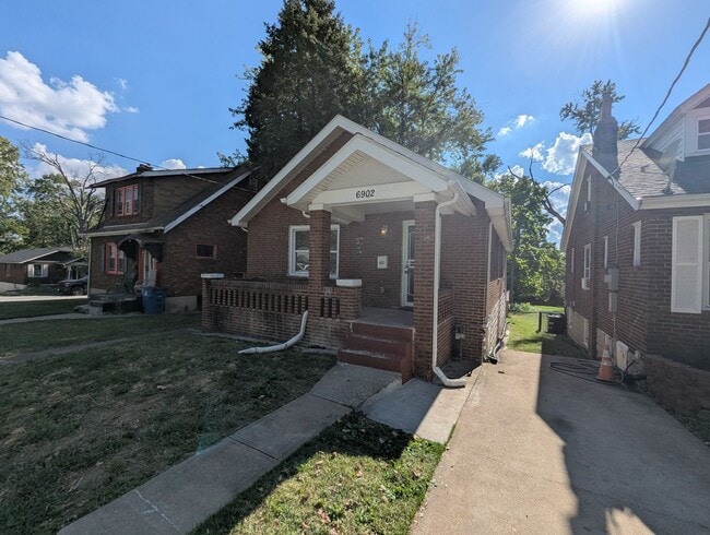 Building Photo - Greenway Glow-Up: Fully Renovated & Full o...