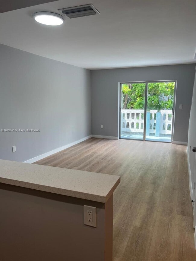 Photo - 7820 NE Bayshore Ct Unidad 211