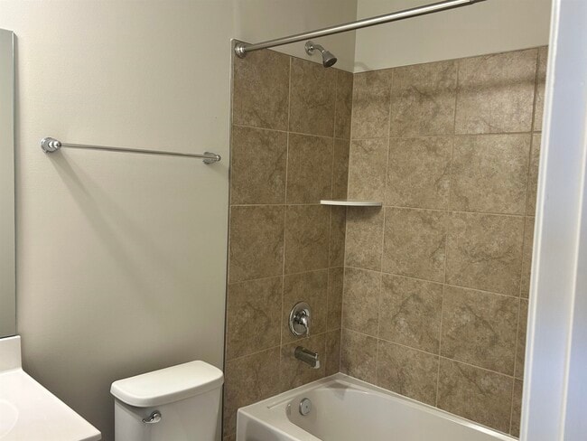 Photo - 424 Willowshire Ct