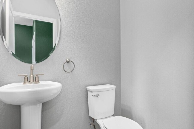 Photo - 1009 Birdwhistle Ln