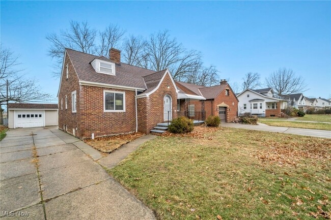 Photo - 766 E 232nd St