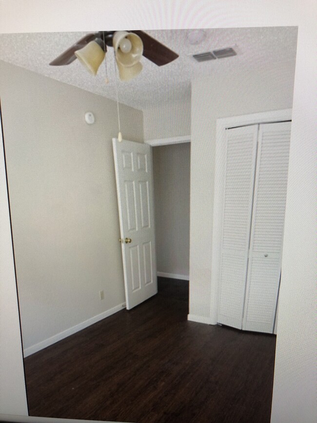 Building Photo - 2102 Hinkle Ave Unit B