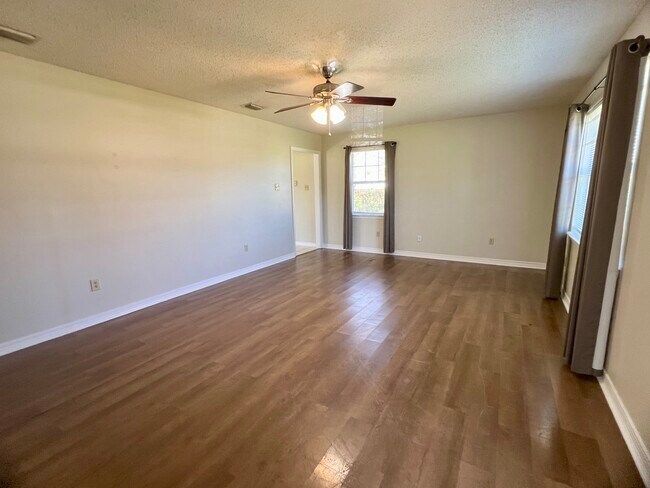 Family Room - 10612 Ford Dr