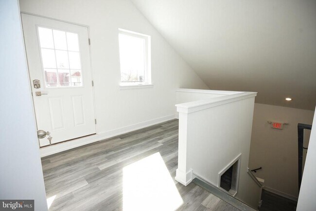 Building Photo - 6162 Ridge Ave Unit 202 Rental
