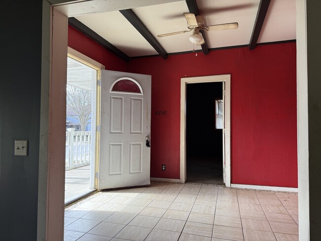 Photo - 913 Maple St