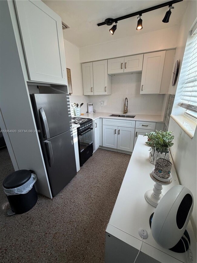 Building Photo - 2130 McKinley St Unit 1