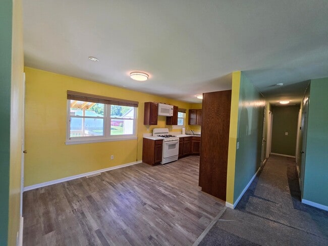 4637 Clayton Dr