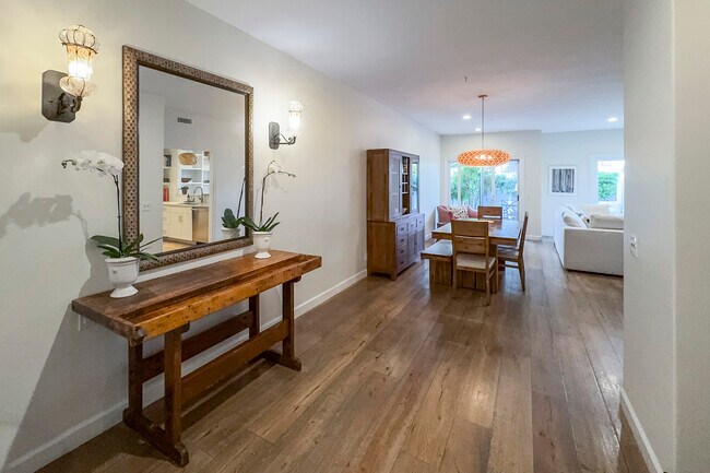 Photo - 4505 Carpinteria Ave Unit H