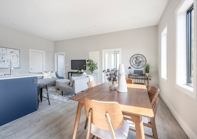 Photo - 656 Saratoga St Unit 210