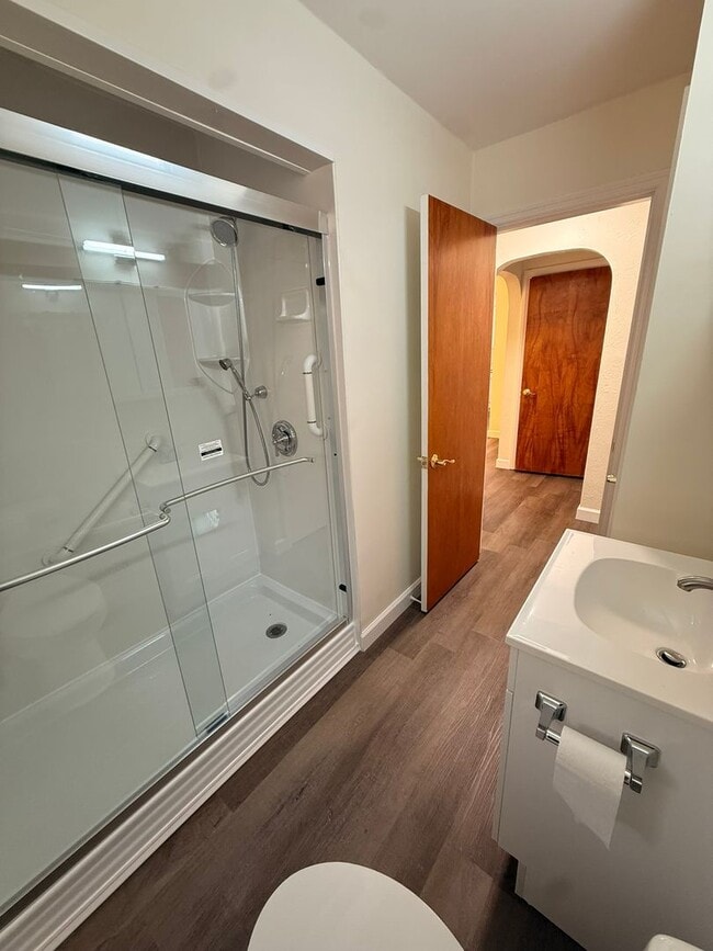 Photo - 631 Hampshire Rd