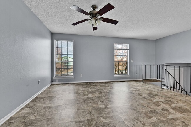 Photo - $2,540.95 with $300 off the first month's Rent- 4 Bedroom, 1.5 Bath, Single Family Home in Aurora...