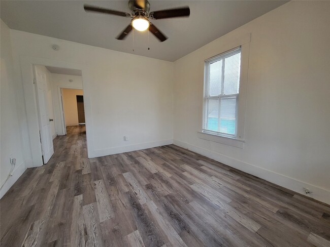 Photo - 3913 Winnie St