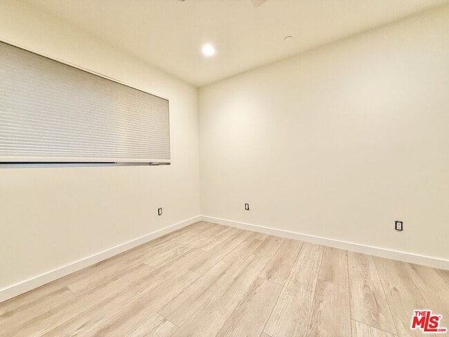 Photo - 3245 Drew St