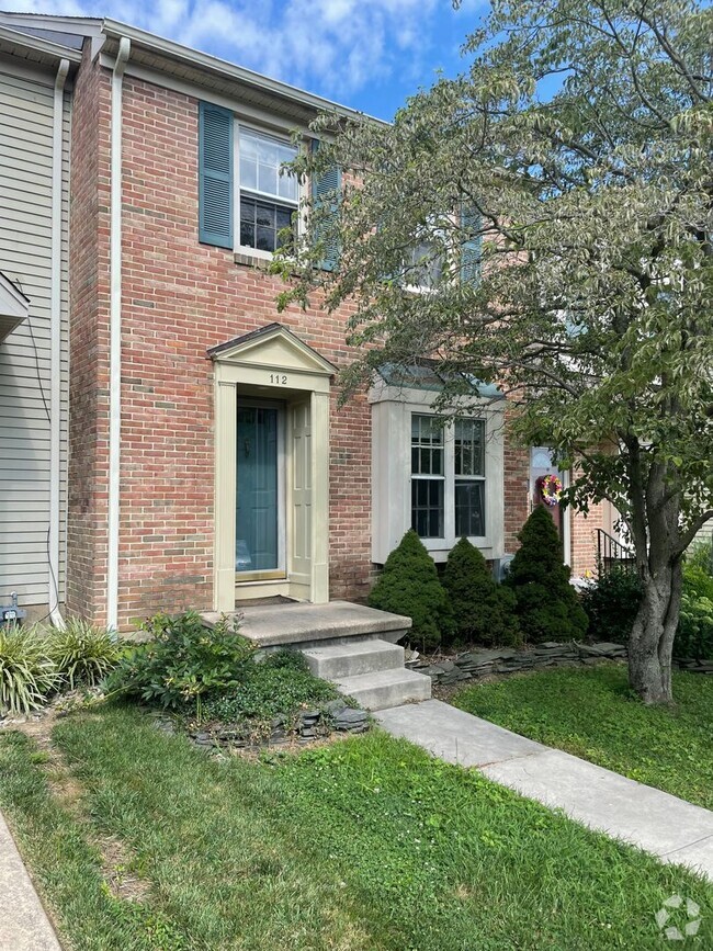 Building Photo - Mendenhall Village Townhome