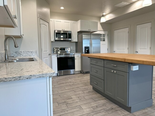 Photo - 187 Courthouse Way