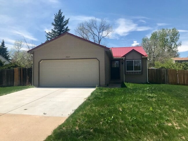 Building Photo - Start a Lease by 4/17 and get $250 off 1st Month!