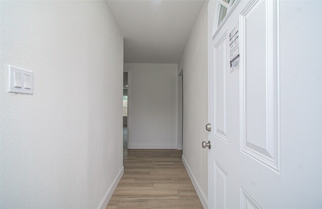 Building Photo - 15448 Chipman Ln. Unit 5448