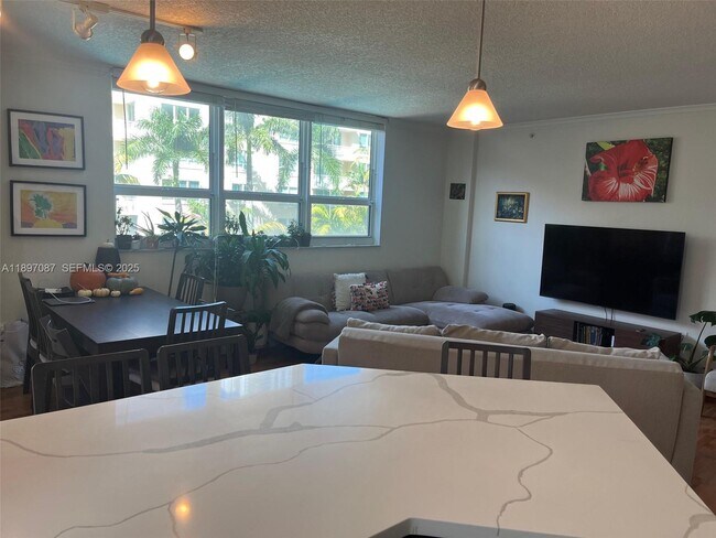 Photo - 2000 N Bayshore Dr Unidad 301